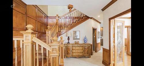 Richmond Bed & Breakfast | Cozy Queen Room in Quiet Richmond Seafair Area