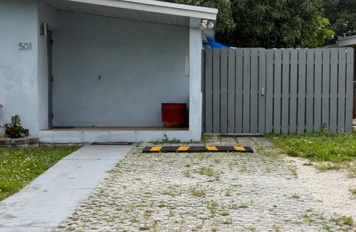 Pembroke Pines Apartment | Cozy Queen Studio Patio BBQ and Free Parking