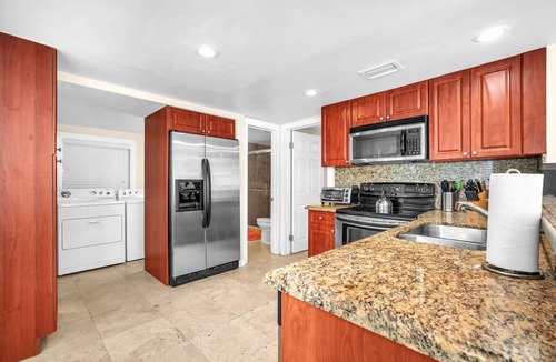 Southwest Coconut Grove House | Cozy Renovated Key West 2/1 Cottage in Coco Grove