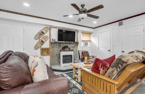 Moultonborough House | Cozy Retreat Game Room and Fire Pit Winni
