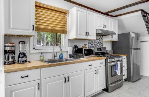 Moultonborough House | Cozy Retreat Game Room and Fire Pit Winni