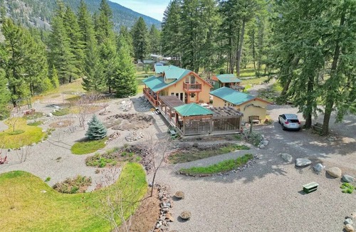 Okanagan-Similkameen House | Cozy Riverside Retreat w/Garden, Beach Access, Sauna. Pet + Family Friendly!