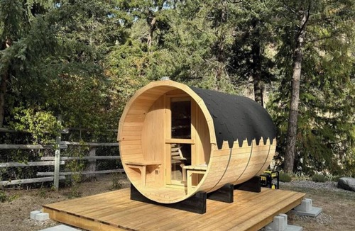 Okanagan-Similkameen House | Cozy Riverside Retreat w/Garden, Beach Access, Sauna. Pet + Family Friendly!