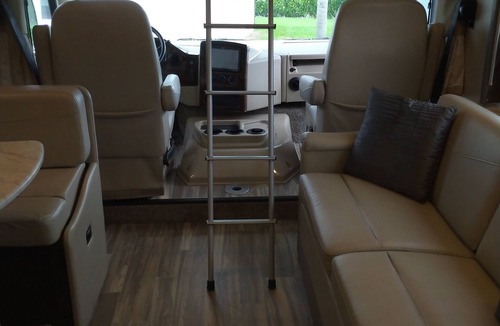 Juno Beach House | Cozy RV with AC and WiFi North Palm Beach - 1 mile to beach