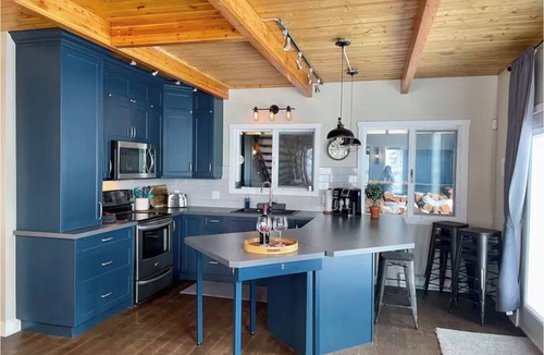 Okanagan-Similkameen Cabin | Cozy ski retreat at Apex Mountain Resort