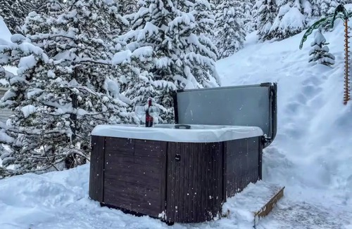 Okanagan-Similkameen Cabin | Cozy ski retreat at Apex Mountain Resort