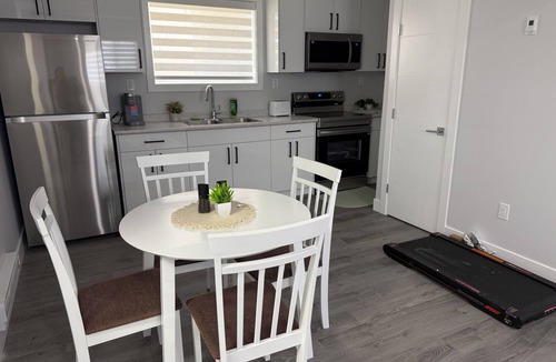 Saskatoon House | Cozy Stay, Comfortable, Peaceful, Clean house