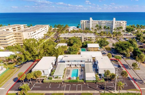 Deerfield Beach Apartment | Cozy Studio #105 | Intimate Beach Escape