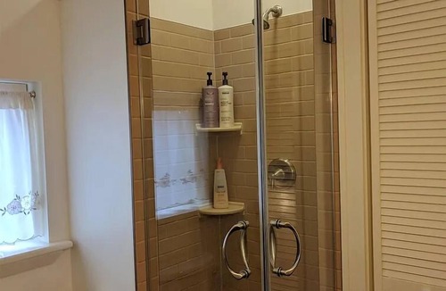 Old North End Apartment | Cozy studio apartment in downtown Burlington