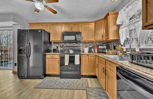 Akron House | Cozy stylish home near Akron ~Canton/sleeps 8
