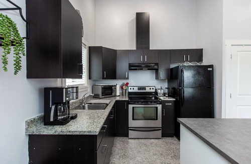 Langford House | Cozy Sunrise 1BR Suite