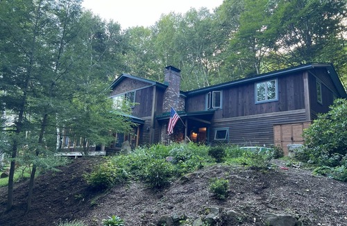 Holderness House | Cozy, updated 3bd home in Holderness-Squam Lake- walk to town-AC!