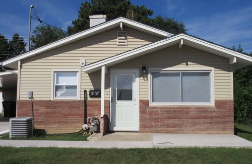 Rapid City House | Cozy, updated mid-century house. Close to downtown and Mt. Rushmore.