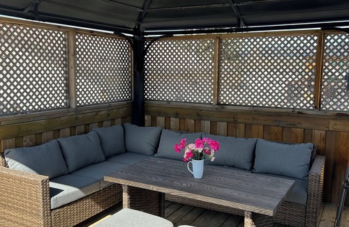 Hinton House | Cozy Valley Getaway