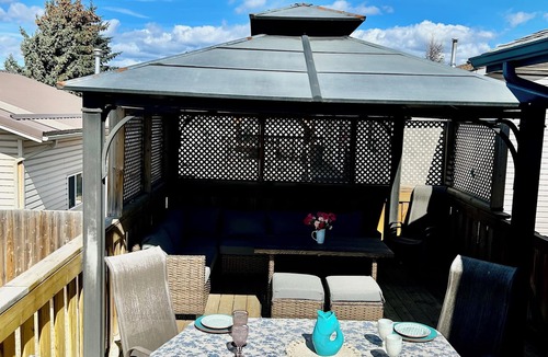 Hinton House | Cozy Valley Getaway