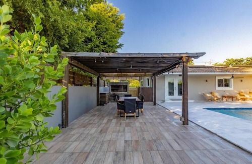 North Miami Beach Villa | Cozy Villa Grill Mini Golf Pool