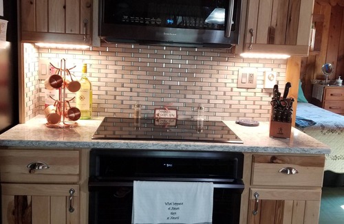 West Alton Cottage | Cozy waterfront cottage with Awesome sunsets & views of Lake Winni