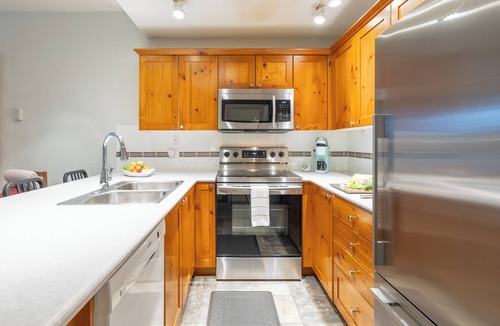 Village North Apartment | Cozy Whistler Studio Townhouse with Hot Tub & Free Parking