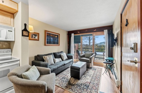 Wildernest Condo | Cozy Wildernest Retreat w/Mountain Views + Pool & Hot Tub
