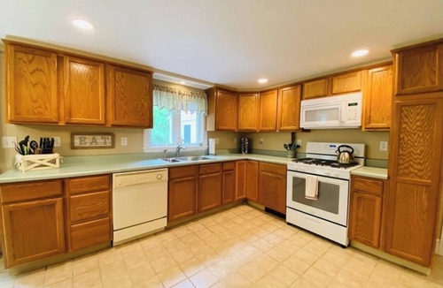 North Conway House | Crescent Cape -Great location/Family Friendly/Dog Friendly/Private