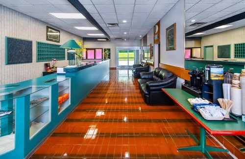 Hinton Hotel | Crestwood Hotel