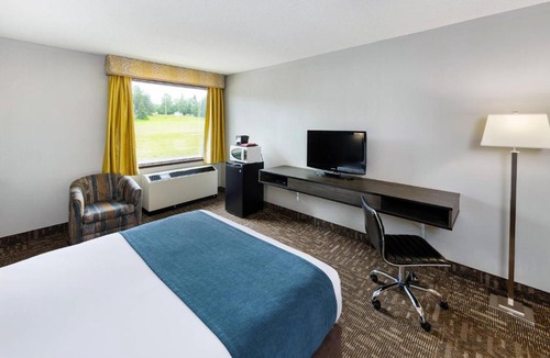 Hinton Hotel | Crestwood Hotel
