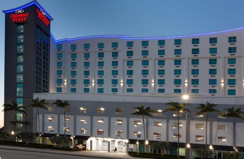Poinciana Park Hotel | Crowne Plaza Hotel & Resorts Fort Lauderdale Airport/Cruise by IHG