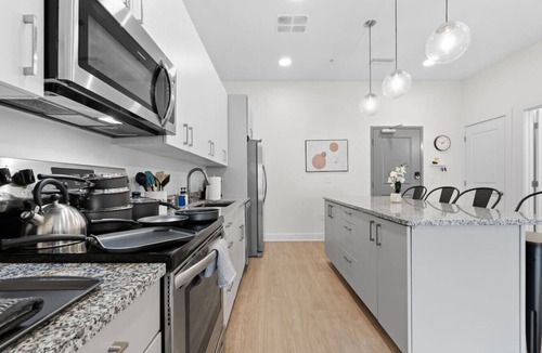 Little Italy Apartment | CRWU & CLE Clinic | Walk UH/CWRU | Gym+W/D+Parking