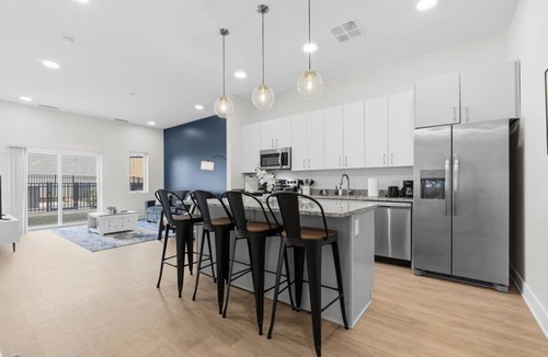 Little Italy Apartment | CRWU & CLE Clinic | Walk UH/CWRU | Gym+W/D+Parking
