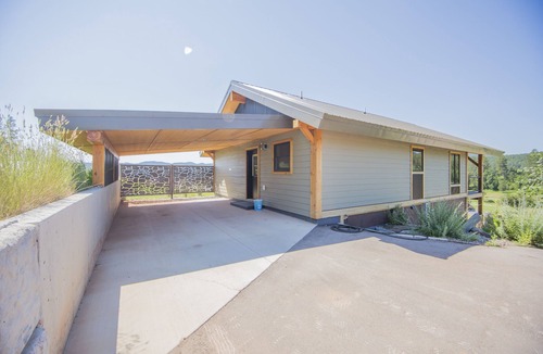 Sturgis House | Crystal clear Mountain View’s with a farmhouse chic vibe.