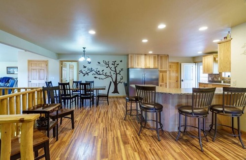Custer House | Custer Connection- Private Retreat: 6-Acre Nature Escape with Trail Access, Custer.