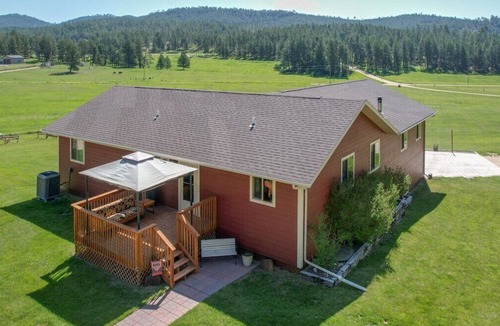 Custer House | Custer Connection- Private Retreat: 6-Acre Nature Escape with Trail Access, Custer.