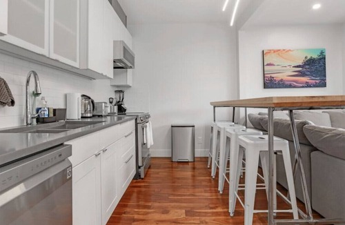 Grandview-Woodland Apartment | Custom Built Luxury Home - Just Outside Downtown