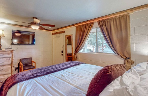Cedaredge Cabin | Custom cabin with magnificent shared amenities