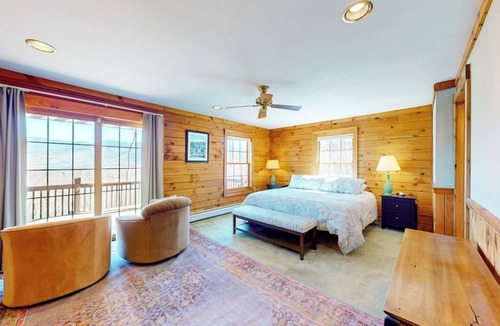 Easton House | Custom log home with enormous deck & stunning mountain views