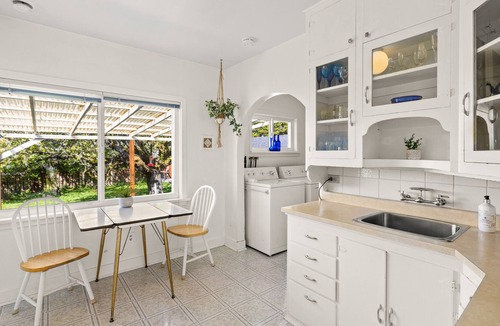 Esquimalt House | Cute 2 bedroom house in quiet neighbourhood