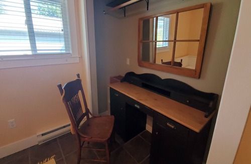 Shawnigan Lake Resort | Cute Lake-side Condo at Shawnigan Lake Beach Resort