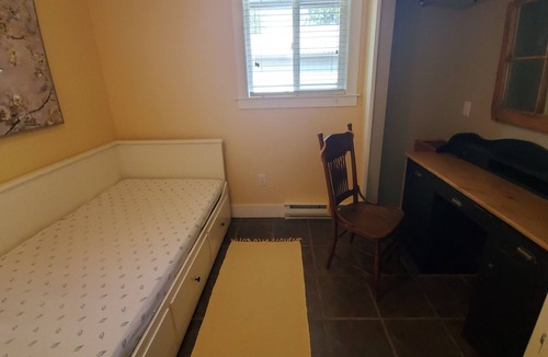 Shawnigan Lake Resort | Cute Lake-side Condo at Shawnigan Lake Beach Resort