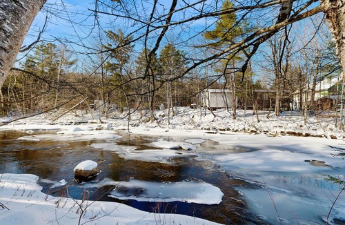 Lincoln Cabin | Cute Riverfront Cabin in Great Location w/Shared Pool, Kitchenette, & Free WiFi
