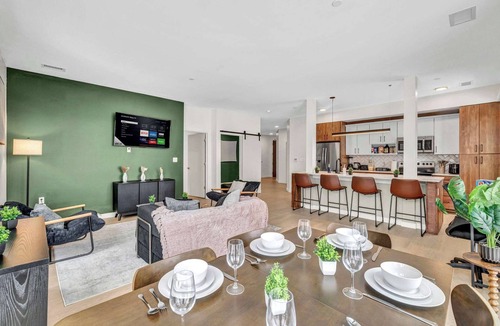 Little Italy House | CWRU & Little Italy | KingBed,Gym,Parking,W/D