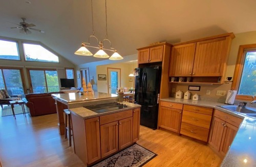 Carroll House | D86- Stunning views from this custom home in Bretton Woods! Terraced gardens, fire pit, wifi!