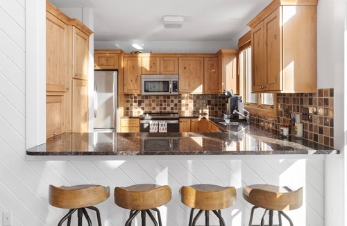 Stratton Mountain House | Dancing Bear@Stratton Spacious 4 Bds/4 Bath Hottub