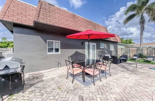 Dania Beach House | DaniaBeach OASIS with Heated POOL 5min FLL airport, Port, Beach