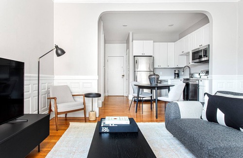 Back Bay West House | Dapper Back Bay 2BR, Steps from Newbury St. and Esplanade by Blueground