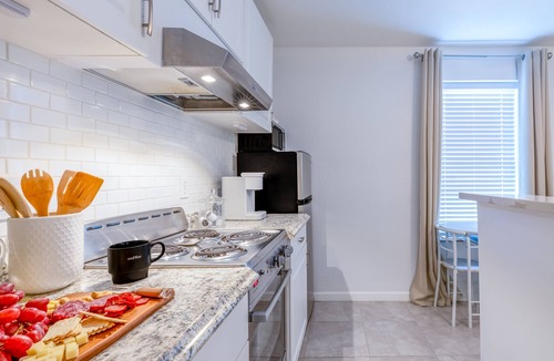 Lake Worth Corridor Apartment | Date me ,Top Location , Close Beach
