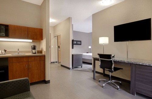 Medicine Hat Hotel | Days Inn by Wyndham Medicine Hat