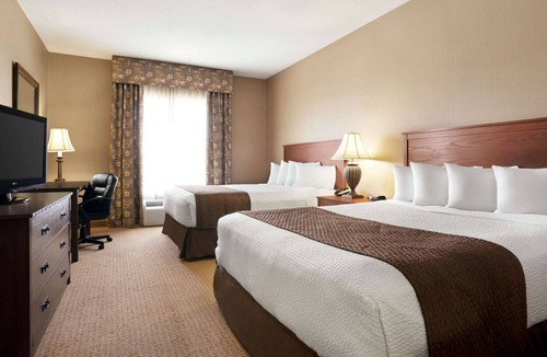 Strathmore Hotel | Days Inn & Suites by Wyndham Strathmore