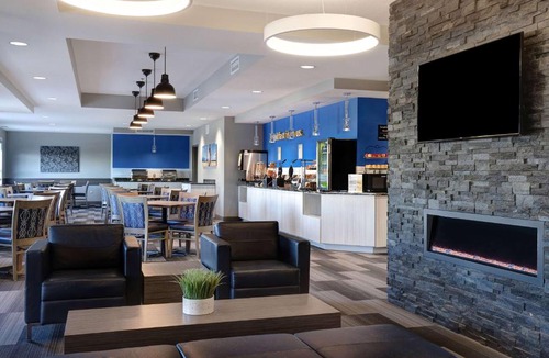 Warman Hotel | Days Inn & Suites by Wyndham Warman