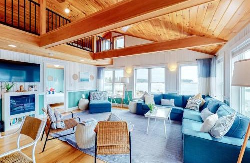 Tenants Harbor House | Dazzling ocean-view house with fireplace, deck, firepit, central AC, & W/D