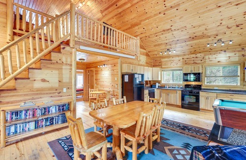 Deadwood Cabin | Deck + BBQ: Pet-Friendly Cabin Near Sturgis Rally